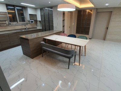 처음 현장에 오셔서 습도, 수평, 구지 정말 꼼꼼히 체크하셨고