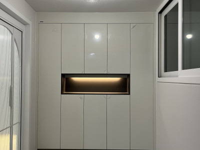 단순히 타일만 붙이는 게 아니라 공간 전체를 설계하듯 접근하더라고요.